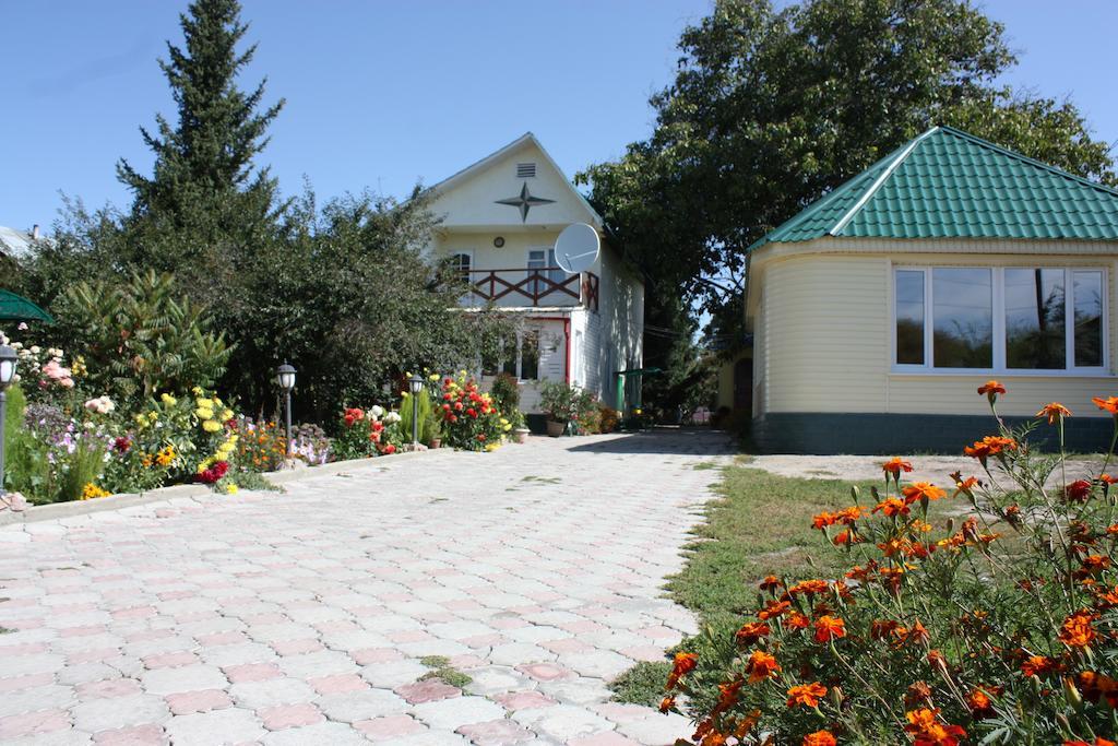 Jamilya'S B&B Guest House Каракол Екстер'єр фото